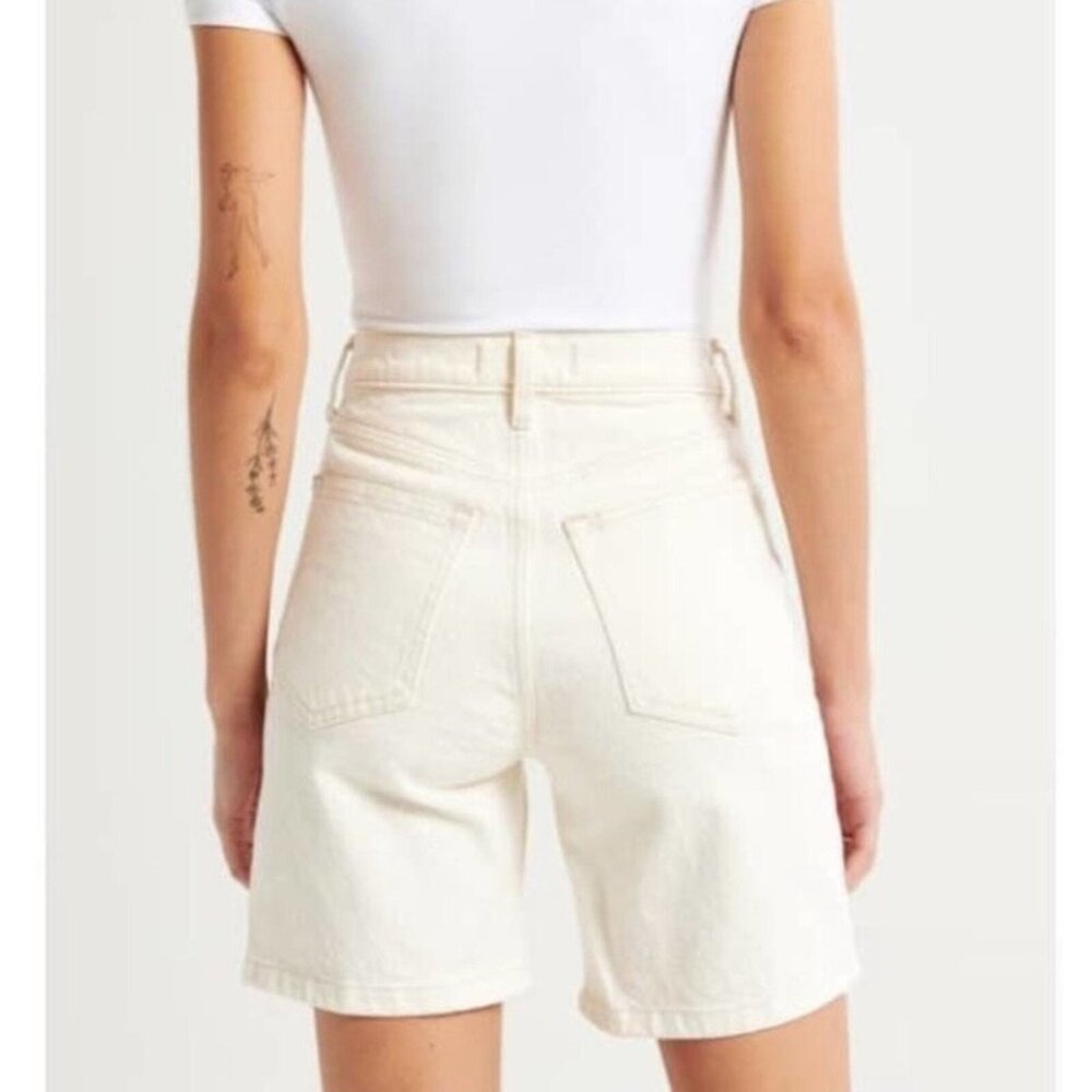 NWT Abercrombie High Rise 7” Dad Short